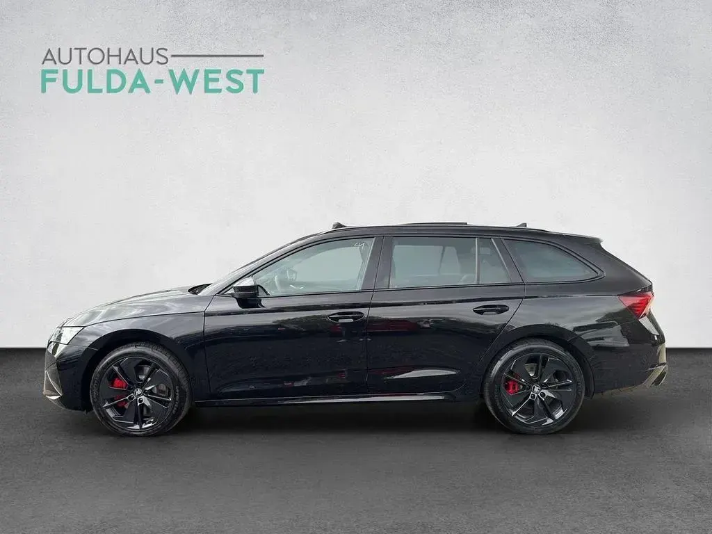 Neu Skoda Octavia RS 265 PS (194 kW) 2025 Blackmagic perleffekt Kombi