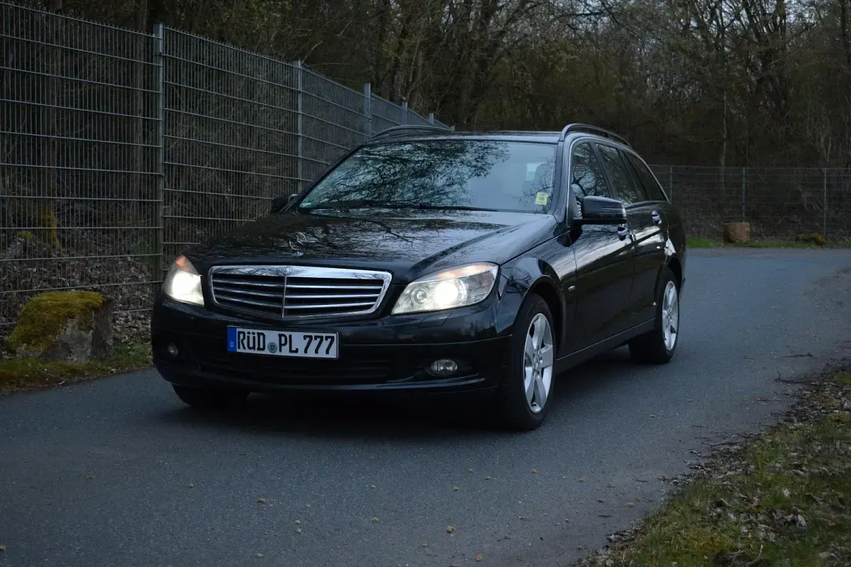 Gebraucht Mercedes C220 170 PS (125 kW) 2010 Schwarz Kombi
