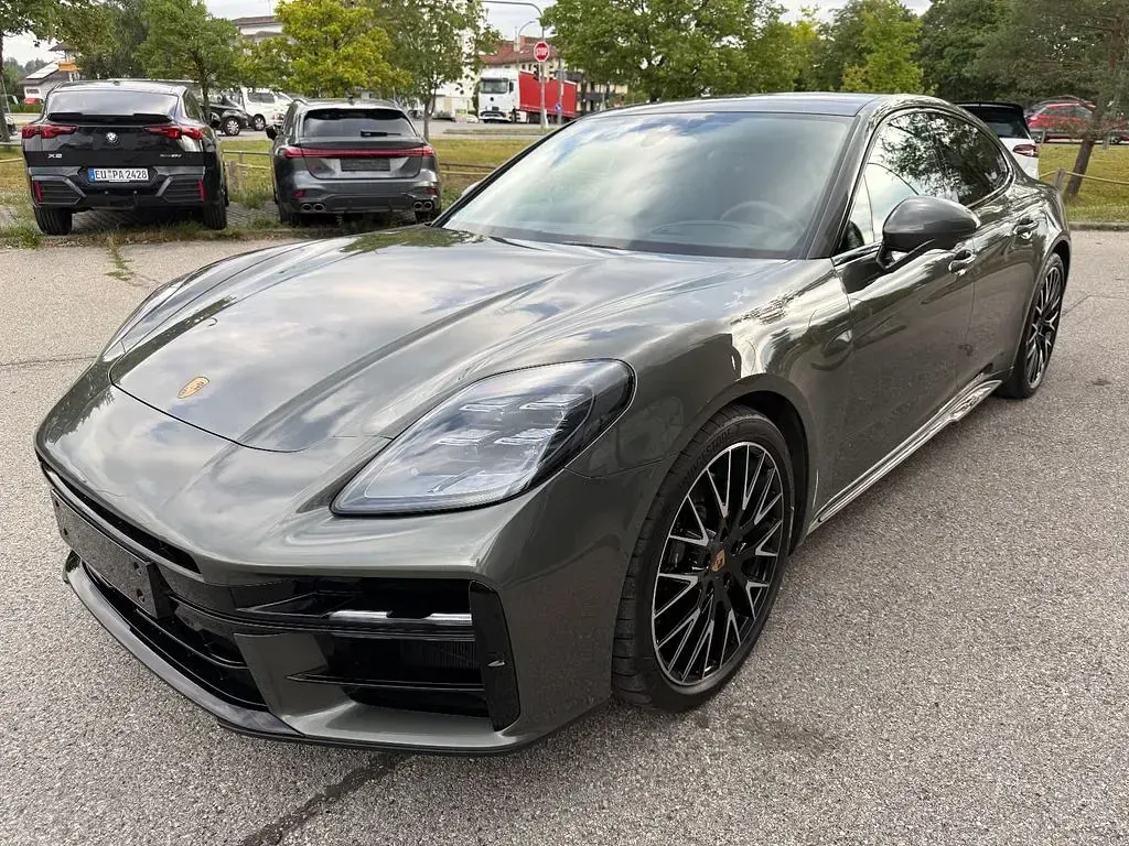 Gebraucht Porsche Panamera GTS 500 PS (367 kW) 2025 Grün Kleinwagen
