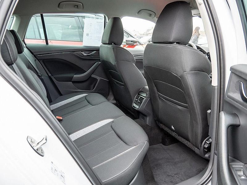 Neu Skoda Scala 150 PS (110 kW) 2025 Weiß Kleinwagen