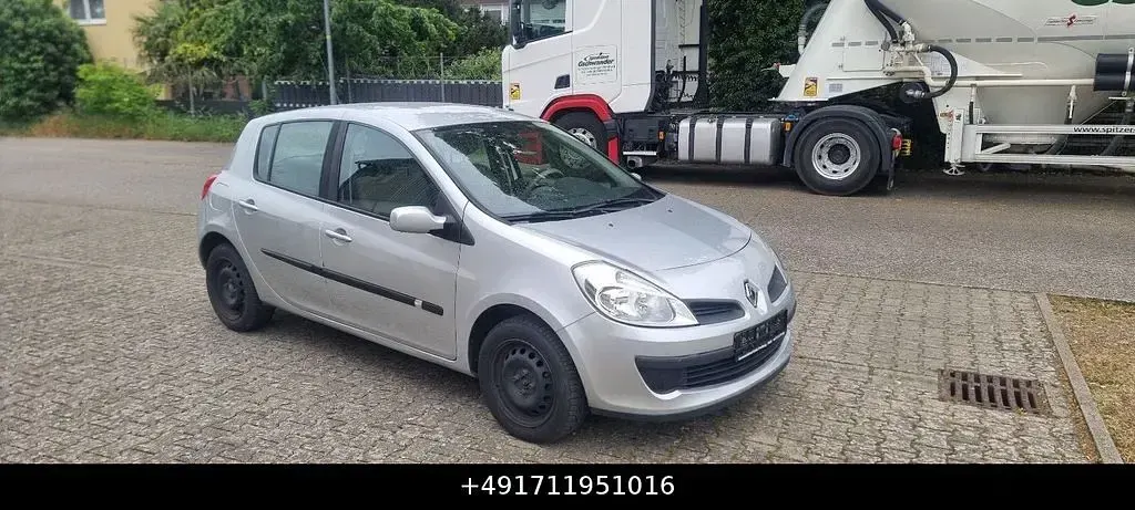 Używany Renault Clio III Privilege 111 KM (81 kW) 2005 Srebrny Sedan/Limuzyna