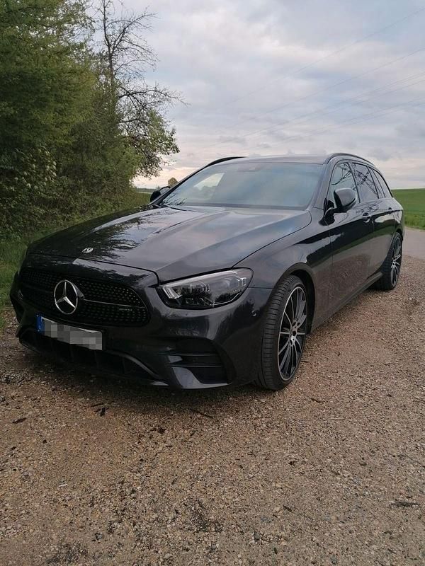 Grau Gebraucht 2020 Mercedes E220 AMG Kombi | 38.300 € (Teuer) - Bild 1/4