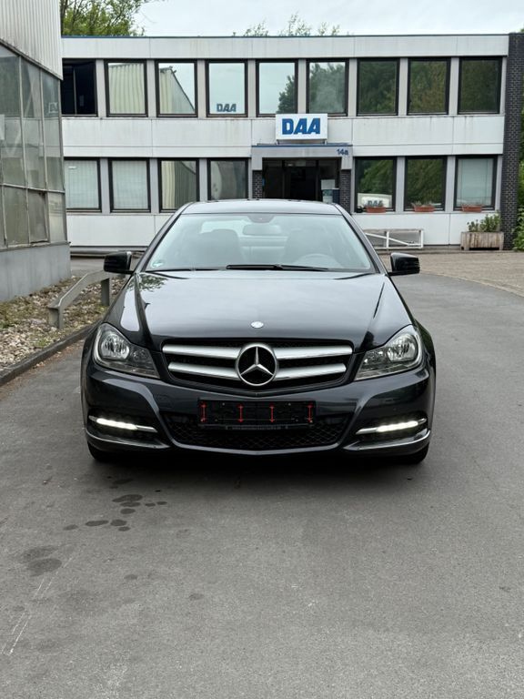 Schwarz Gebraucht 2012 Mercedes C180 Coupé | 8.950 € (Fairer Preis) - Bild 1/4