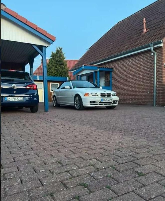 Weiß Gebraucht 2001 BMW 320 Cabriolet Cabrio | 6.500 € (Guter Preis) - Bild 1/4