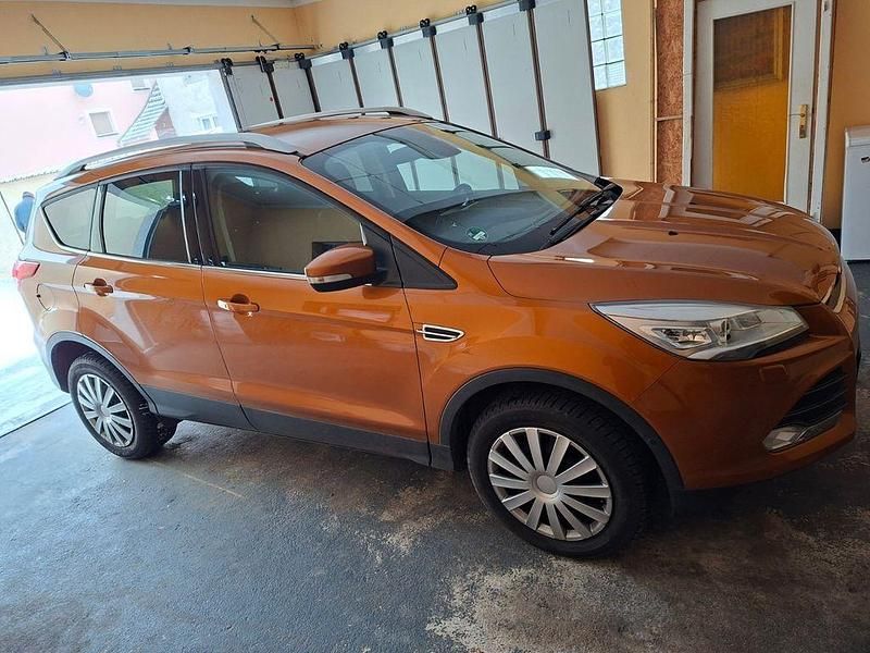 Gebraucht Ford Kuga Individual 150 PS (110 kW) 2016 Orange SUV