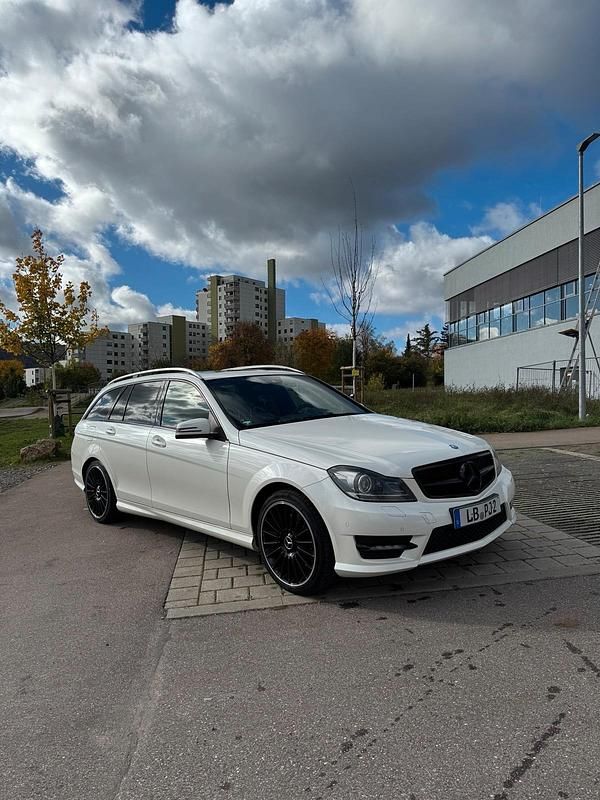 Gebraucht Mercedes C350 AMG line 306 PS (225 kW) 2012 Weiß Kombi