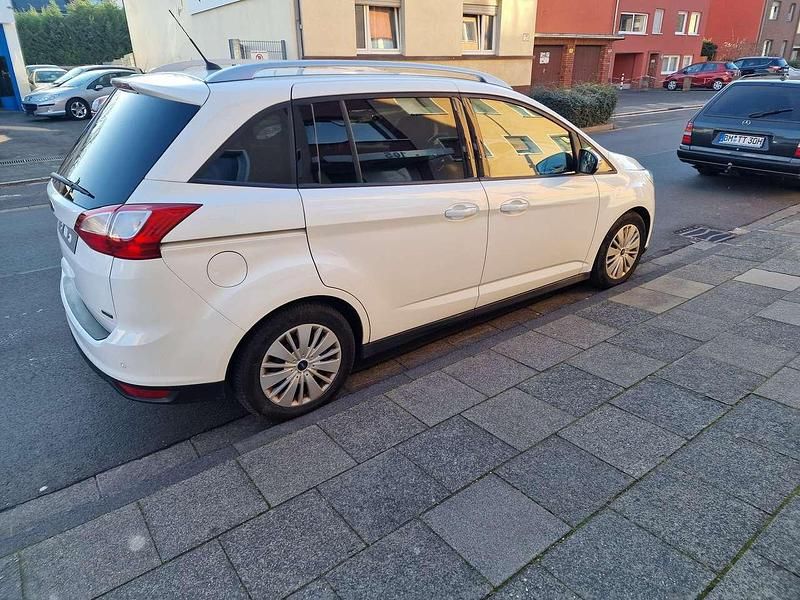 Gebraucht Ford Grand C-Max Trend 125 PS (91 kW) 2015 Frostweiß Van / Kleinbus