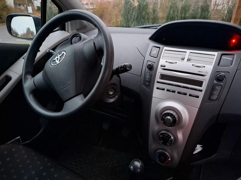 Schwarz Gebraucht 2007 Toyota Yaris Sol Limousine | 2.100 € (Guter Preis) - Bild 1/4