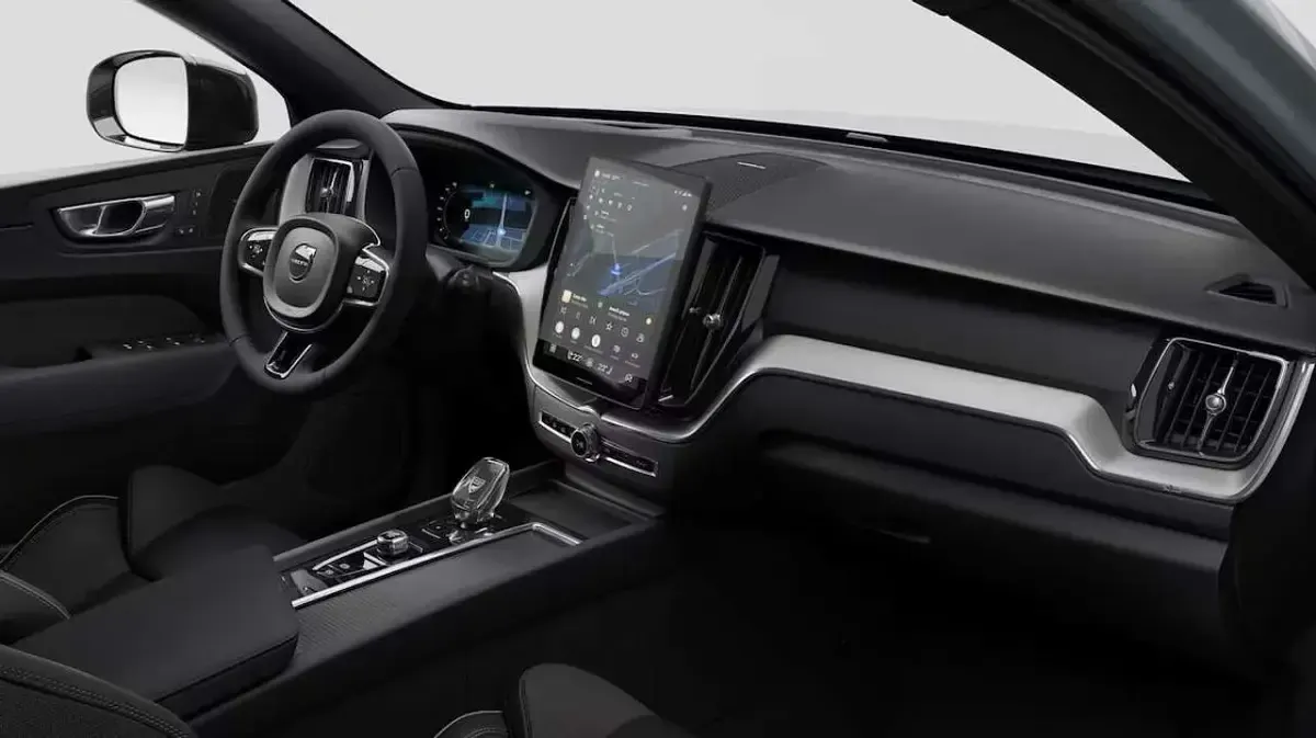 Neu Volvo XC60 Plus 455 PS (334 kW) 2026 Vapour grey SUV