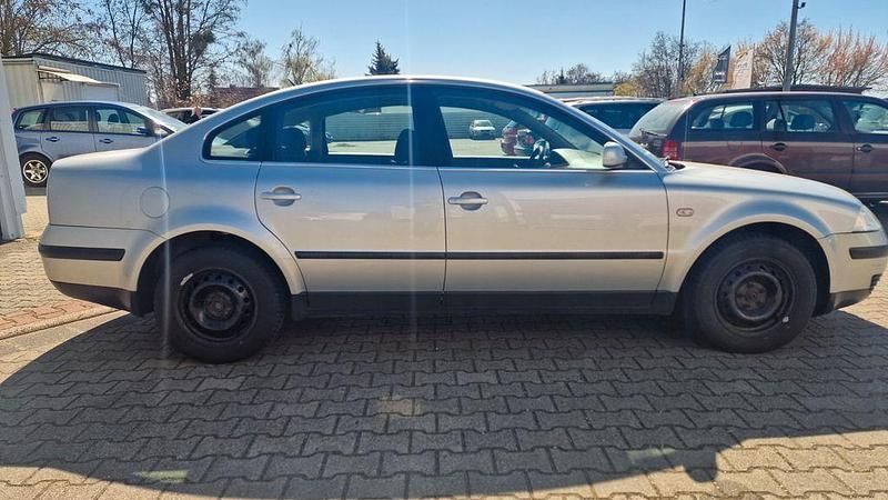 Gebraucht VW Passat 102 PS (75 kW) 2001 Silber Limousine