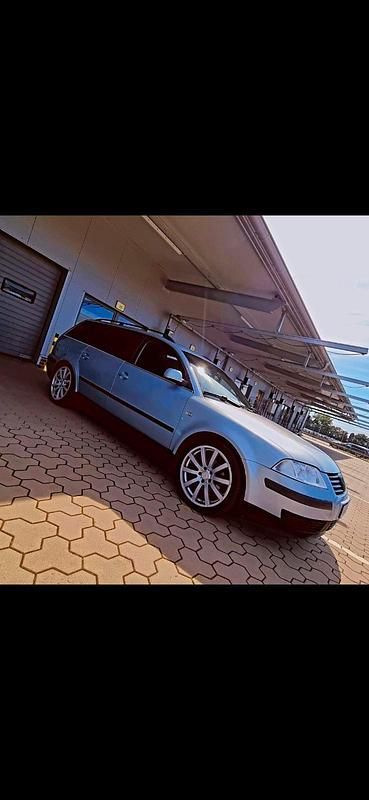 Grau Gebraucht 2001 VW Passat Kombi | 2.400 € (Fairer Preis) - Bild 1/3