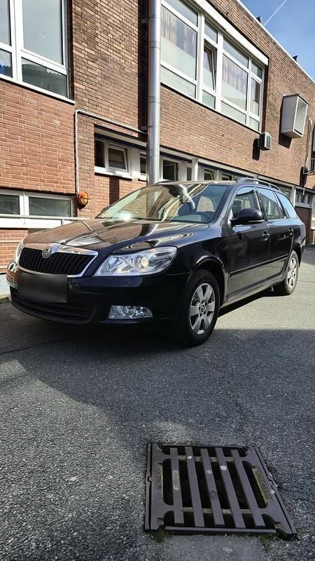 Gebraucht Skoda Octavia Impuls Edition 105 PS (77 kW) 2011 Schwarz Kombi
