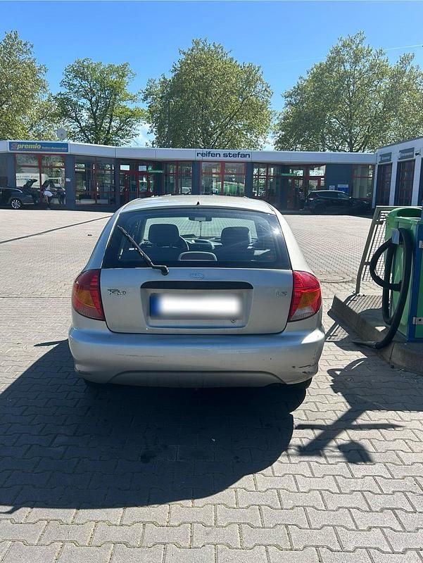 Usata Kia Rio 98 CV (72 kW) 2001 Grigio Utilitaria