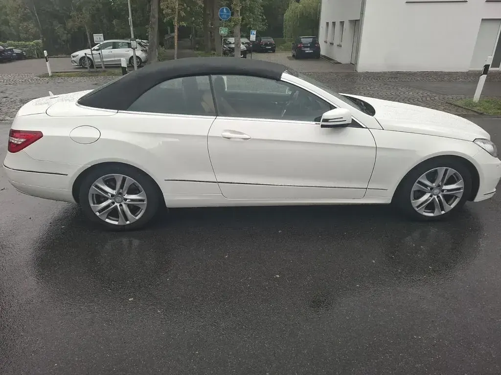 Gebraucht Mercedes E220 Avantgarde 170 PS (125 kW) 2013 Weiß Cabrio