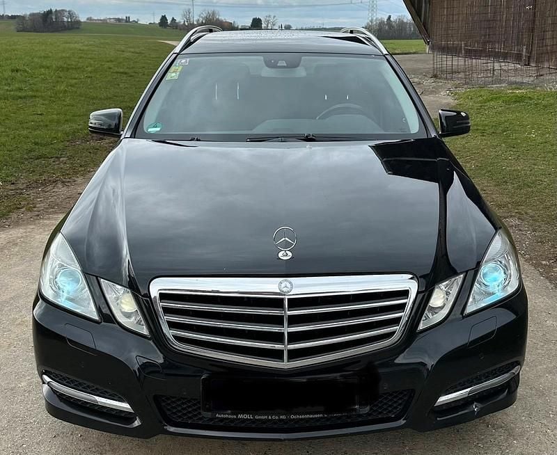 Gebraucht Mercedes E220 Avantgarde 170 PS (125 kW) 2011 Schwarz Kombi