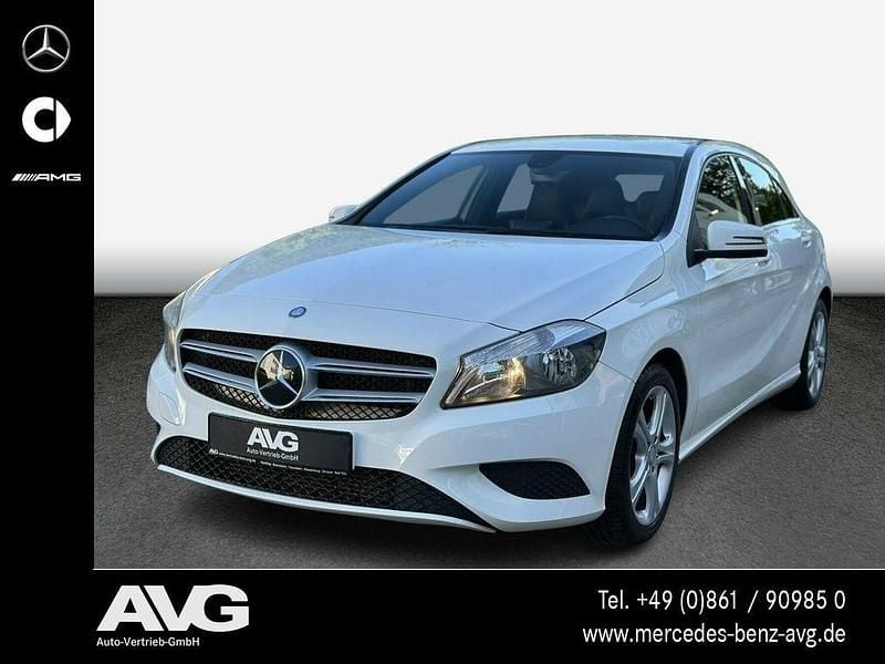 Zirrusweiß Gebraucht 2014 Mercedes A180 Urban Limousine | 8.900 € (Guter Preis) - Bild 1/4