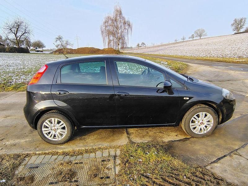 Gebraucht Fiat Punto More 69 PS (50 kW) 2018 Schwarz Kleinwagen