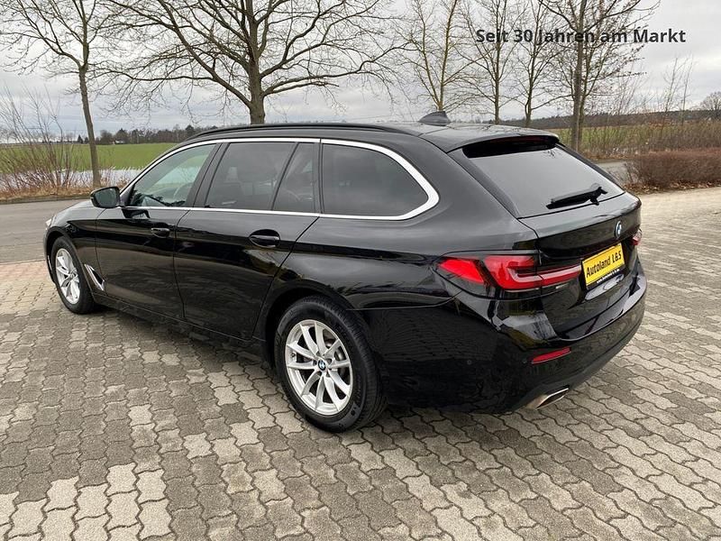 Gebraucht BMW 520 Performance 190 PS (139 kW) 2021 Schwarz ii/bonnet fluid black Kombi