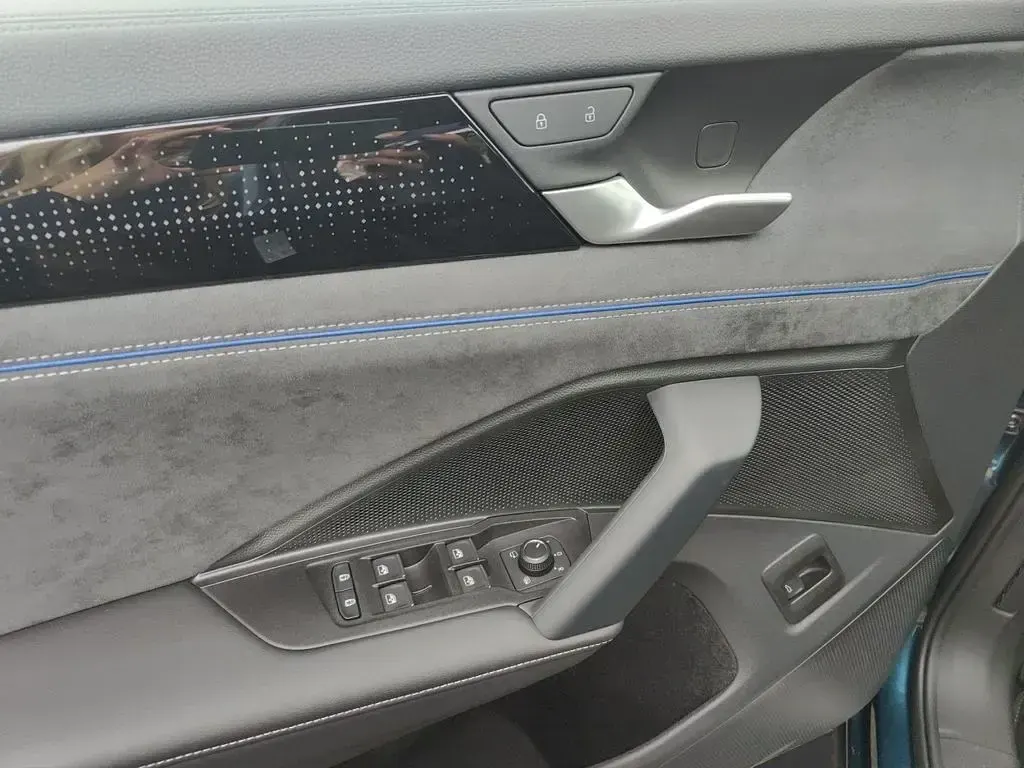 Neu VW Tayron R-line 193 PS (141 kW) 2025 Nightshade blue metallic SUV