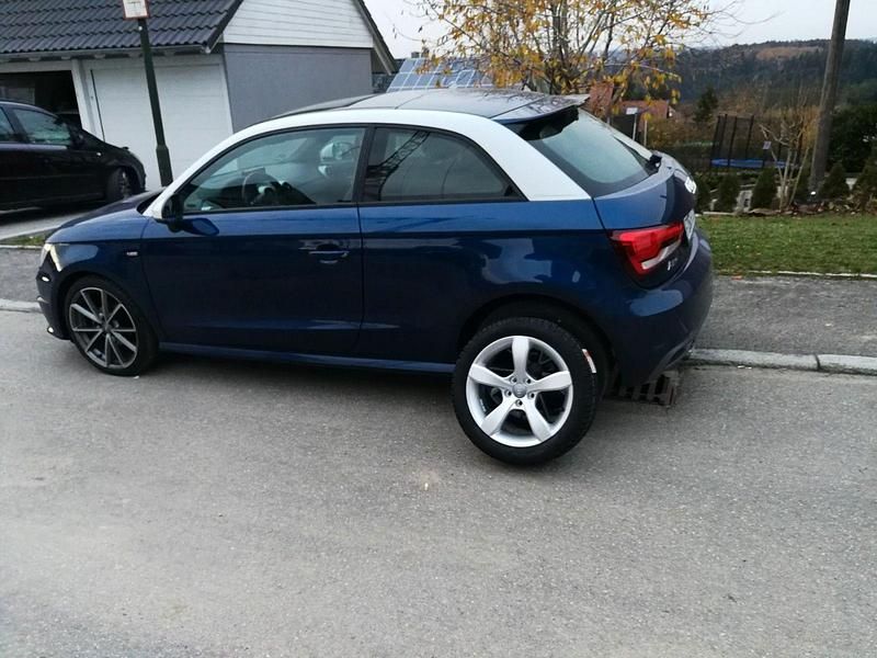Gebraucht Audi A1 S-Line 95 PS (69 kW) 2015 Blau Kleinwagen