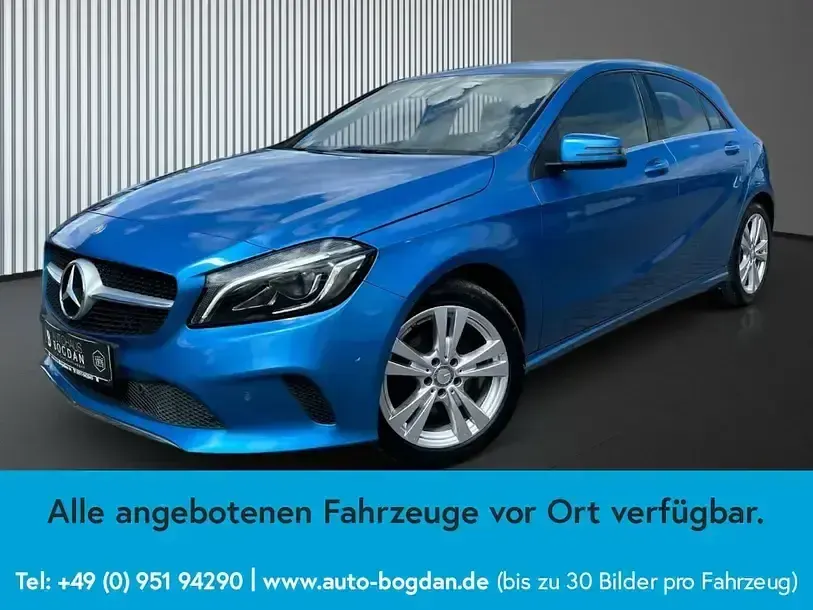 Gebraucht Mercedes A180 122 PS (89 kW) 2016 Blau Limousine