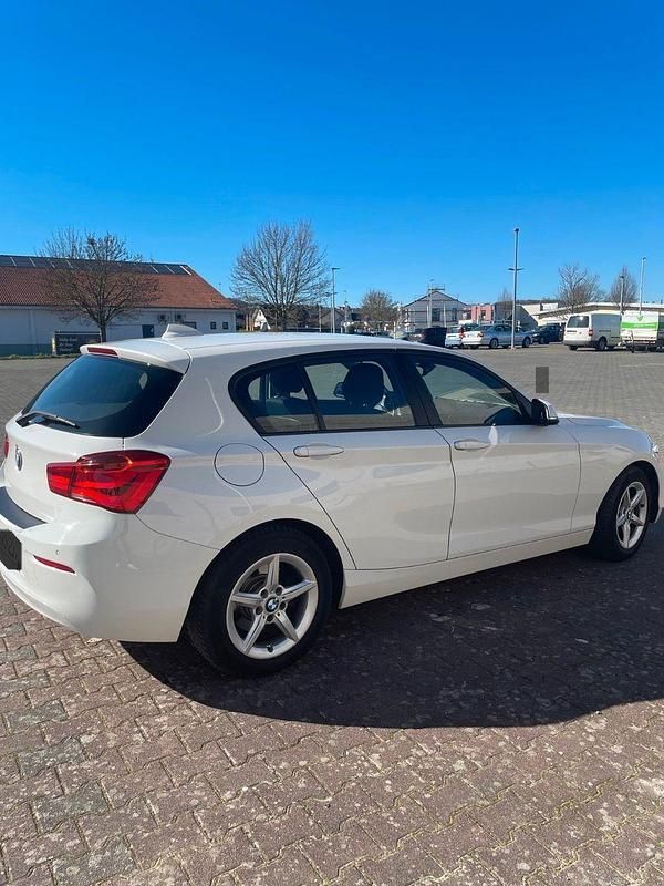 Gebraucht BMW 116 Advantage 109 PS (80 kW) 2015 Weiß Kleinwagen