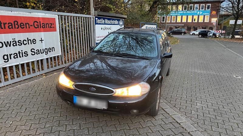 Schwarz Gebraucht 2000 Ford Mondeo Kombi | 2.200 € - Bild 1/4