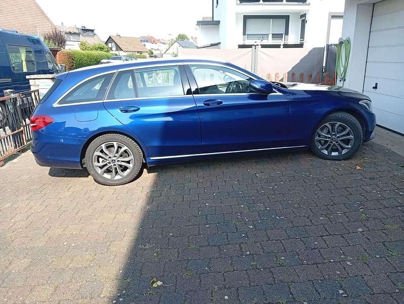 Blau Gebraucht 2017 Mercedes C250 Avantgarde Kombi | 18.250 € (Guter Preis) - Bild 1/4