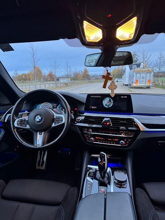 Schwarz Gebraucht 2019 BMW 530e M Sport Limousine | 28.400 € (Fairer Preis) - Bild 1/4