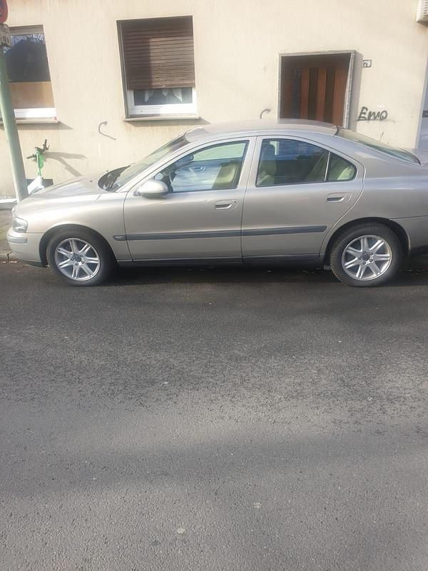 Gebraucht Volvo S60 140 PS (102 kW) 2006 Gold Limousine