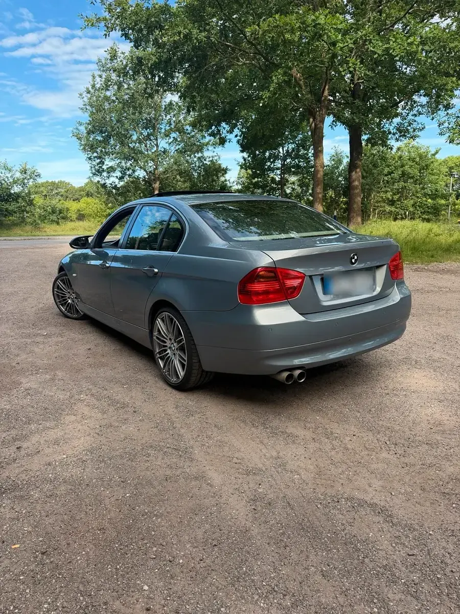 Gebraucht BMW 325 218 PS (160 kW) 2008 Grau Limousine