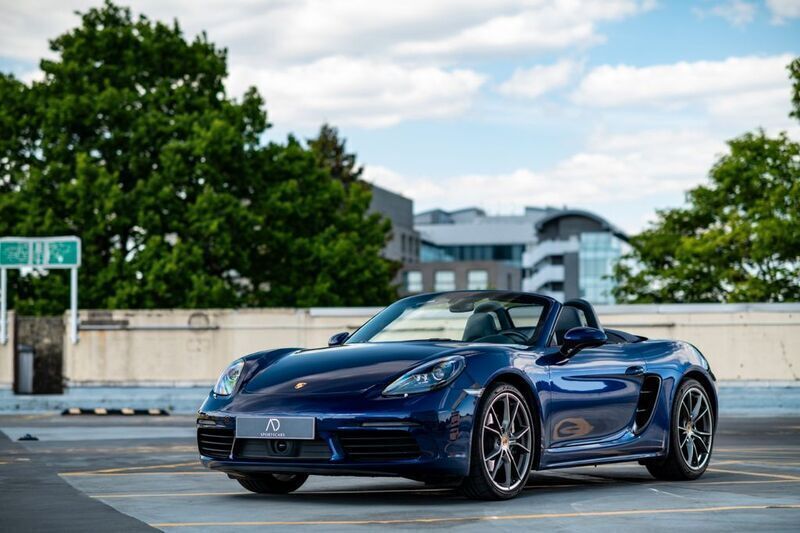 Blau Gebraucht 2020 Porsche 718 Boxster Cabrio | 63.500 € - Bild 1/4
