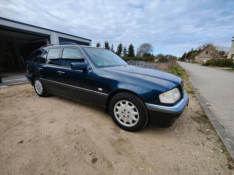 Blau Gebraucht 1998 Mercedes C200 Kombi | 2.600 € (Fairer Preis) - Bild 1/4