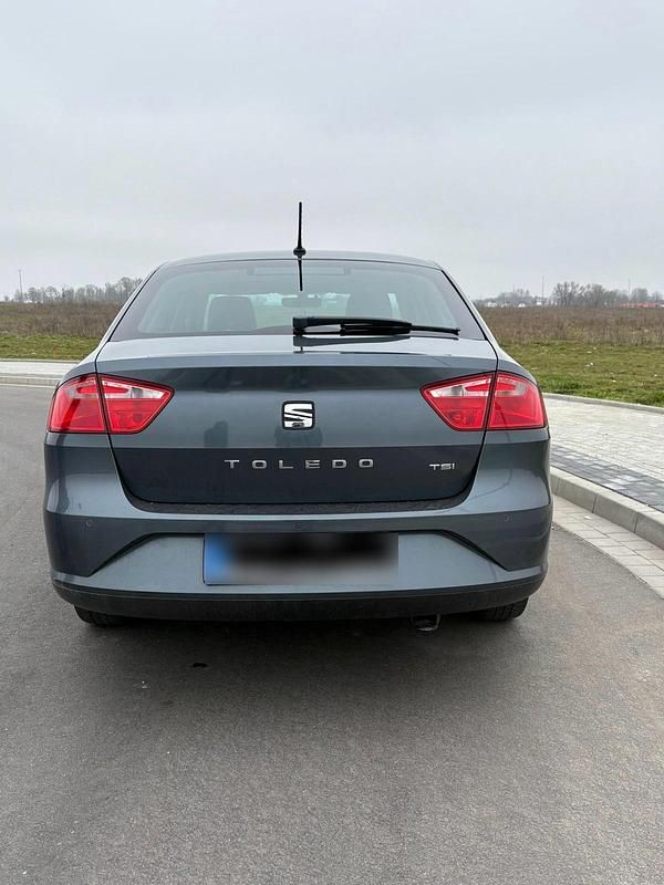 Gebraucht Seat Toledo CONNECT 90 PS (66 kW) 2016 Grau Kleinwagen