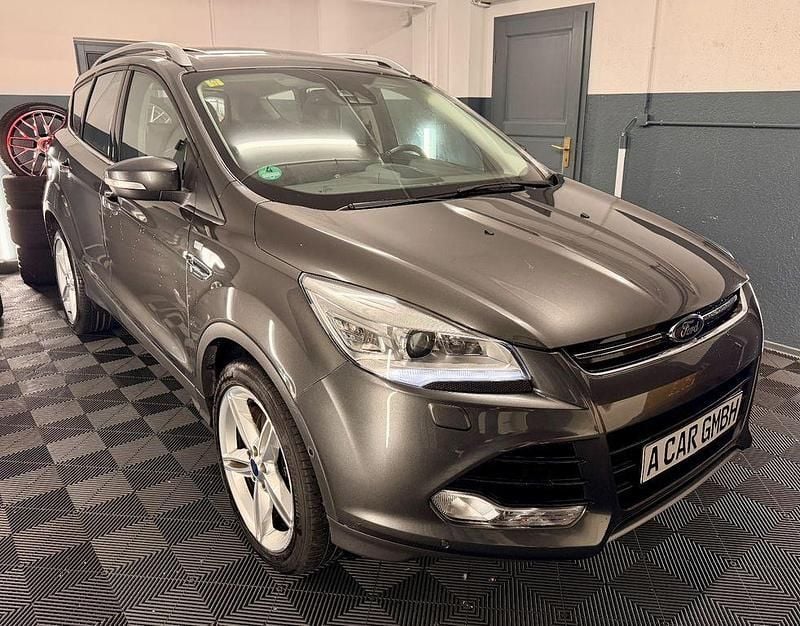 Grau Gebraucht 2014 Ford Kuga Titanium SUV | 9.490 € (Guter Preis) - Bild 1/4