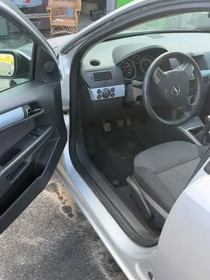 Gebraucht Opel Astra Edition 105 PS (77 kW) 2008 Starsilber iii m2 Kombi