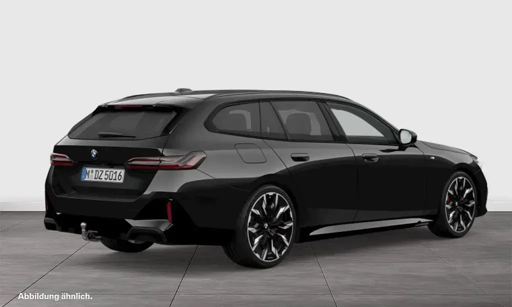 Gebraucht BMW 520 M Sport 197 PS (144 kW) 2025 Schwarz Kombi