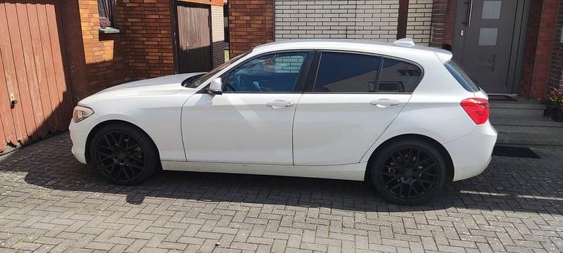 Weiß Gebraucht 2016 BMW 116 Kleinwagen | 14.000 € (Etwas zu teuer) - Bild 1/4