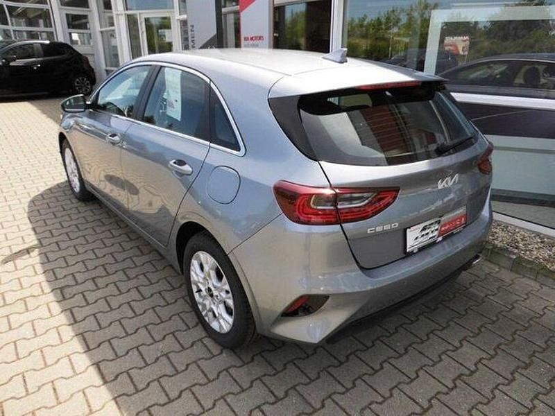 Gebraucht Kia Ceed Vision 160 PS (117 kW) 2022 Silber Kleinwagen