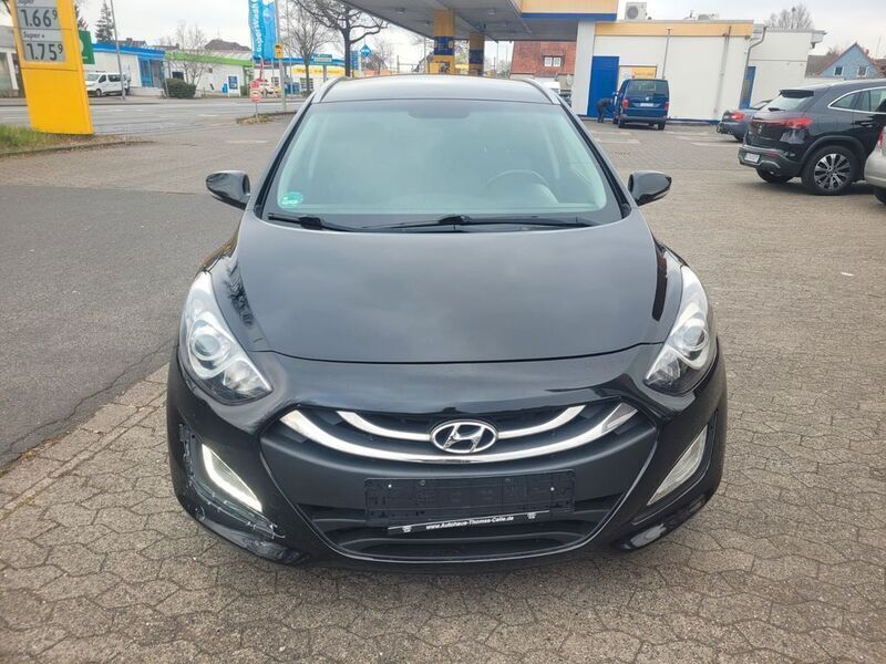 Schwarz Gebraucht 2014 Hyundai i30 Trend Kombi | 5.980 € (Guter Preis) - Bild 1/4