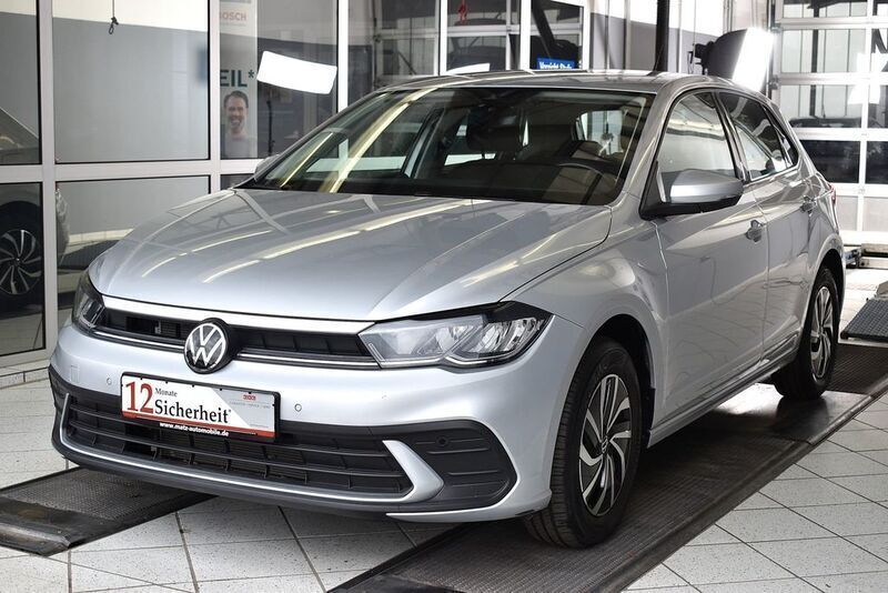 Silber Gebraucht 2024 VW Polo Life Kleinwagen | 19.330 € (Guter Preis) - Bild 1/4