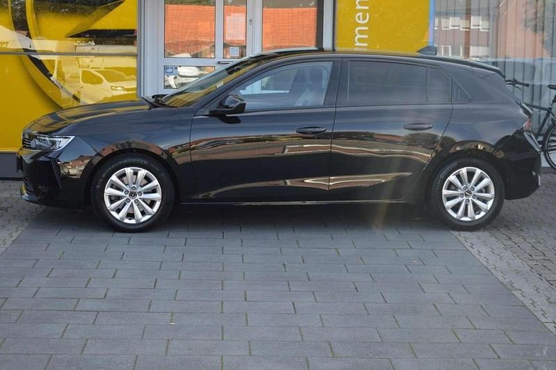 Gebraucht Opel Astra Edition 131 PS (96 kW) 2022 Diamant schwarzkarbon schwarz (metallic) Limousine