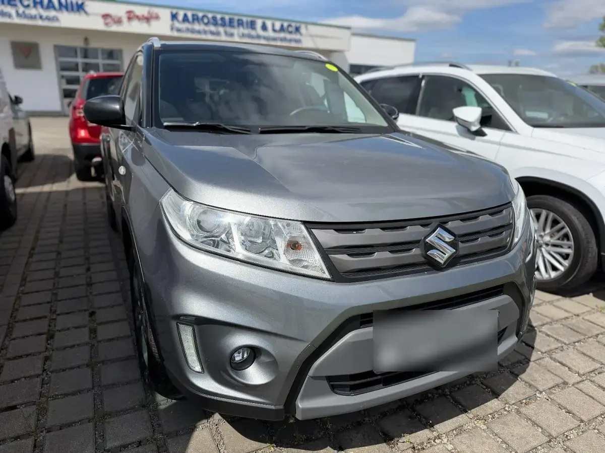 Gebraucht Suzuki Vitara Comfort 120 PS (88 kW) 2017 Grau SUV