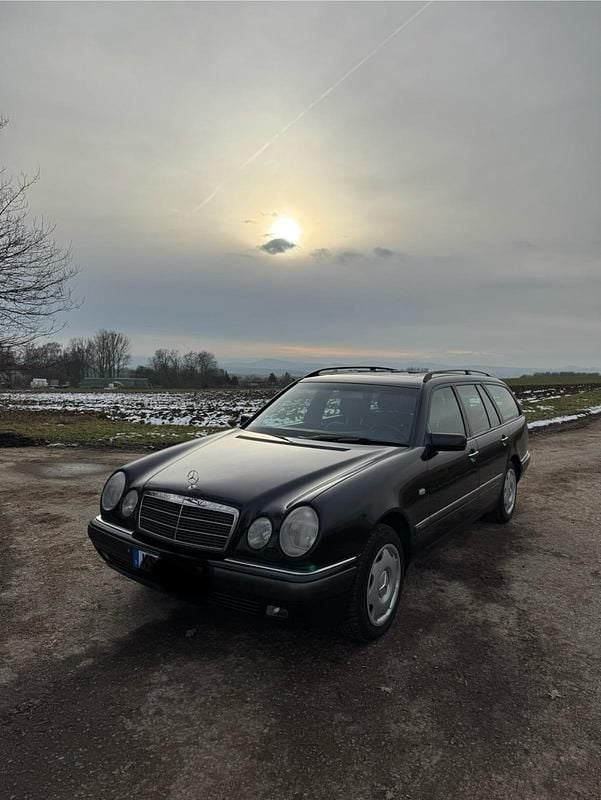 Gebraucht Mercedes E320 225 PS (165 kW) 1998 Schwarz Kombi