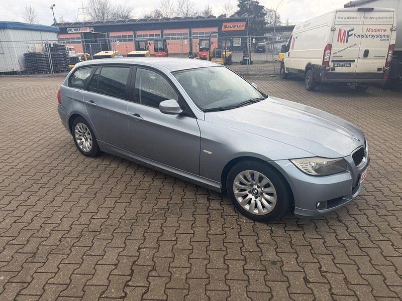 Gebraucht BMW 320 170 PS (125 kW) 2009 Blau Kombi