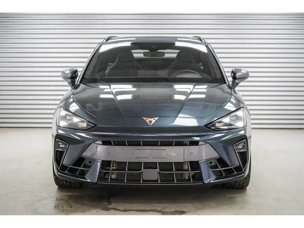 Gebraucht Cupra Leon 333 PS (244 kW) 2025 Magnetic grau metallic (s7) (metallic) Kombi