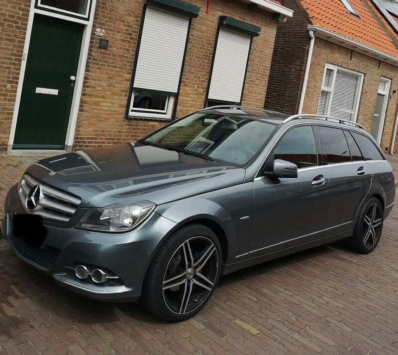 Grau Gebraucht 2012 Mercedes C220 Avantgarde Limousine | 5.699 € (Superpreis) - Bild 1/4