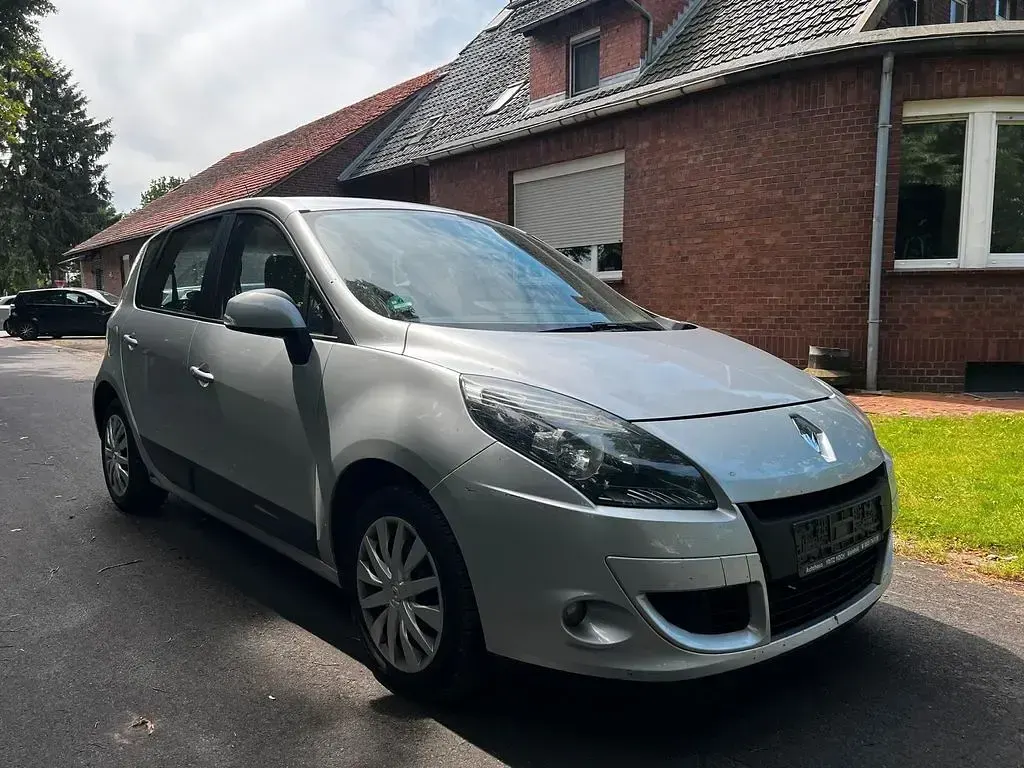Gebraucht Renault Scenic E-Tech Dynamique 110 PS (80 kW) 2010 Silber Van / Kleinbus