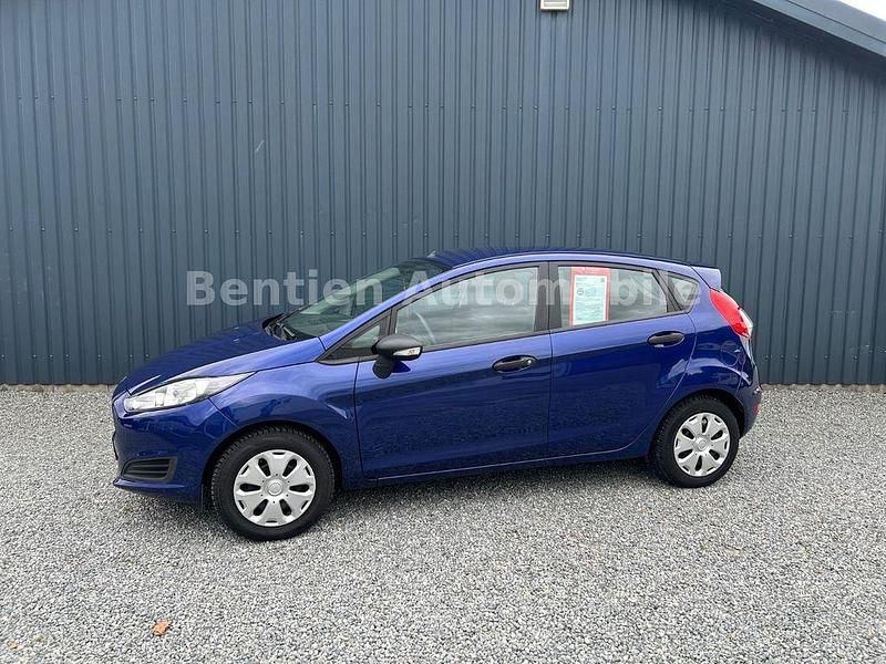 Blau Gebraucht 2016 Ford Fiesta Ambiente Kleinwagen | 6.990 € (Fairer Preis) - Bild 1/4