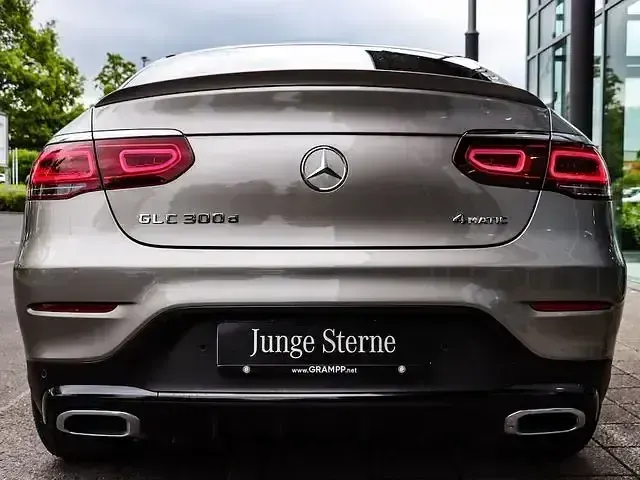 Gebraucht Mercedes GLC300 AMG 245 PS (180 kW) 2024 Silber SUV